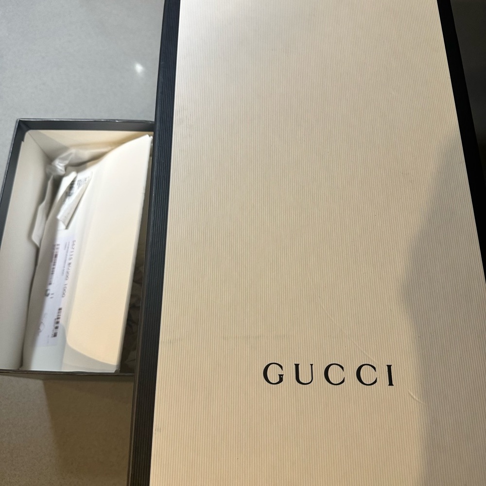 Empty box - Picture 2 of 5